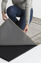 Load image into Gallery viewer, Vintage Daisy Bordered Hazel Rug