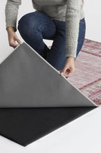 Load image into Gallery viewer, Vintage Daisy Bordered Fuchsia Rug
