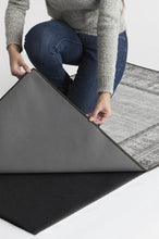 Load image into Gallery viewer, Vintage Daisy Bordered Grey Rug