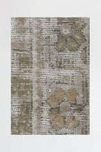 Load image into Gallery viewer, Vintage Daisy Bordered Hazel Rug
