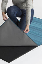 Load image into Gallery viewer, Solid Tonal Ocean Blue Rug

